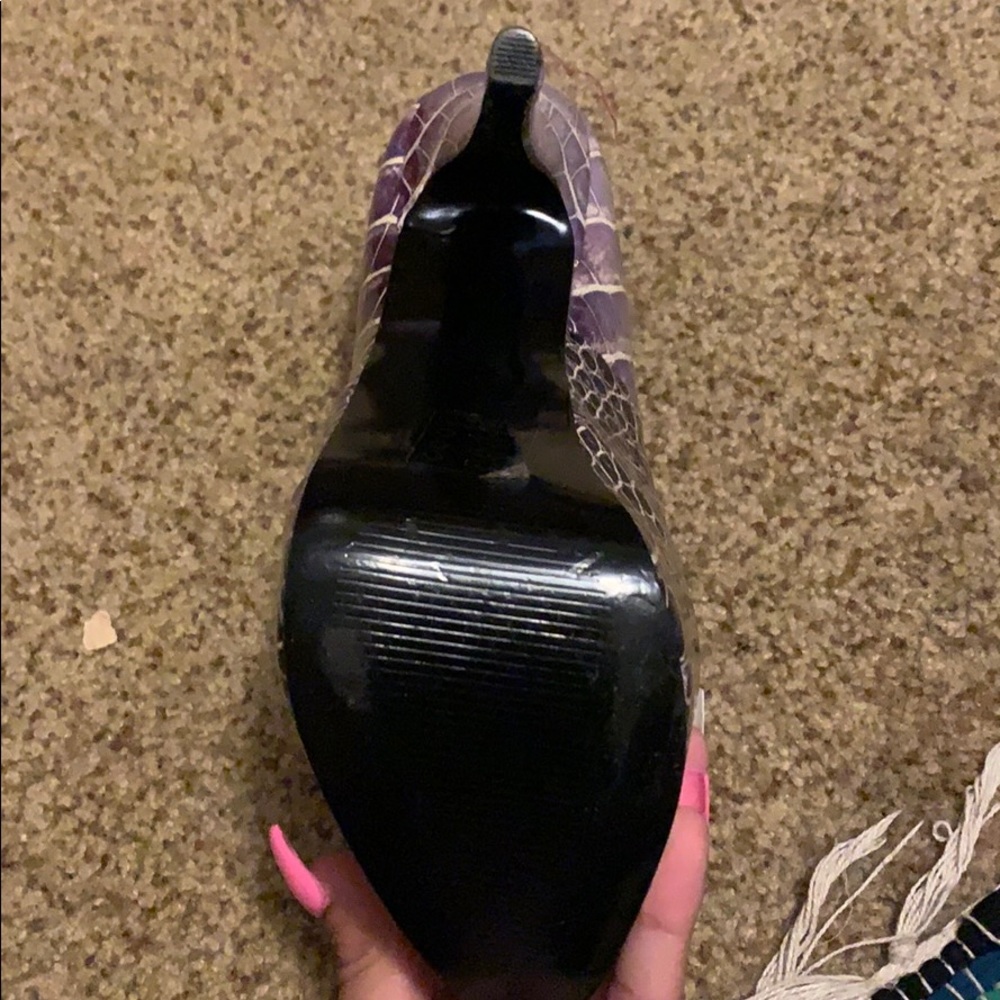 Shoes - Picture 3 of 4